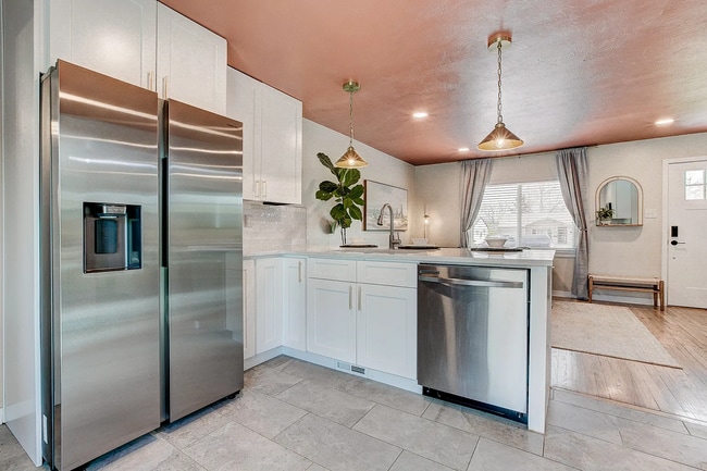 Building Photo - 3483 S Glencoe St