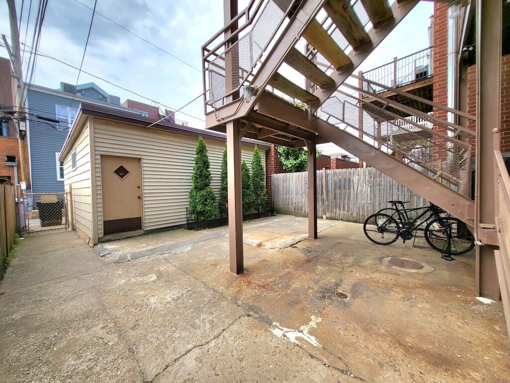 Building Photo - 1471 W Erie St