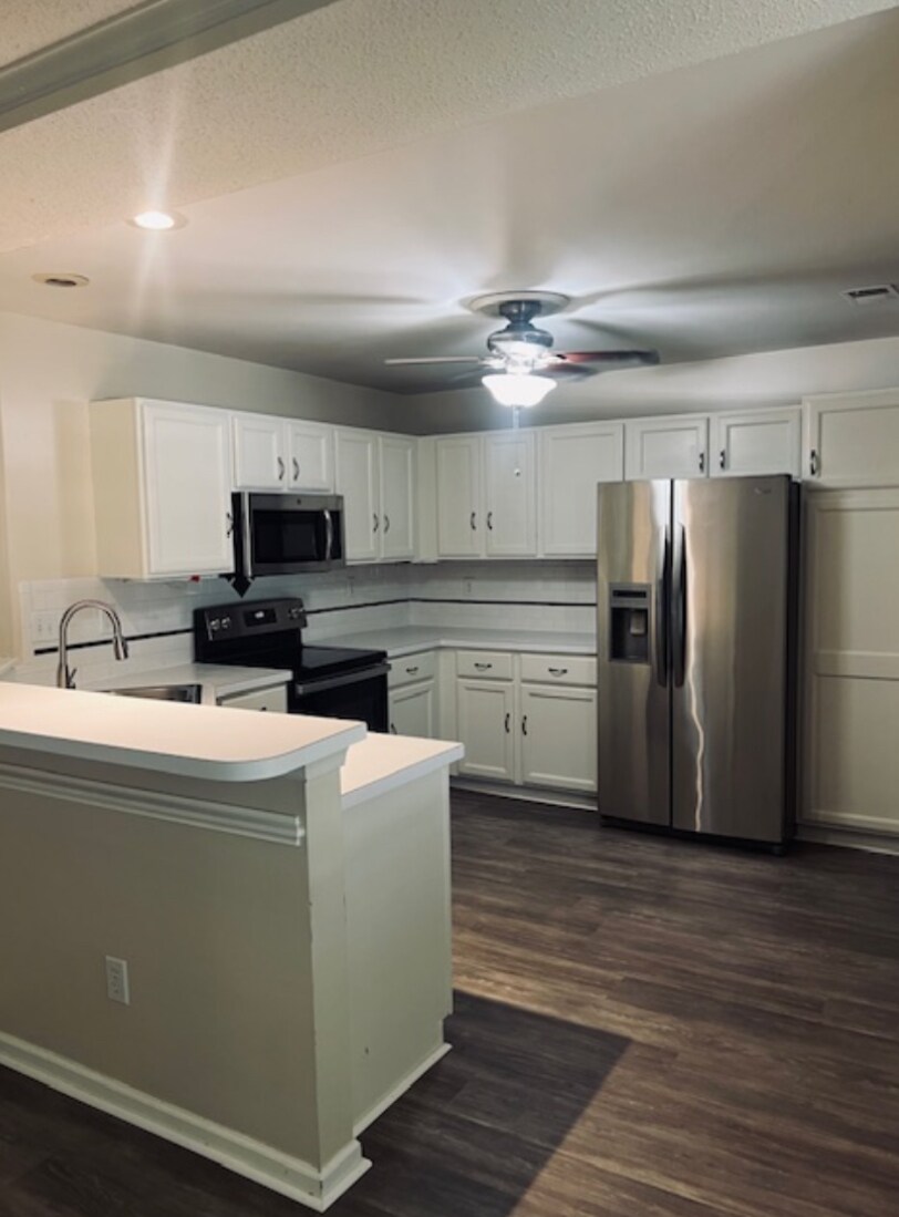 Building Photo - 861 Royal Grove Ct