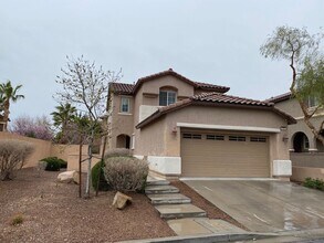 Building Photo - Beautiful 3 Bedroom 2 and 1/2 Bathrooms Ho...