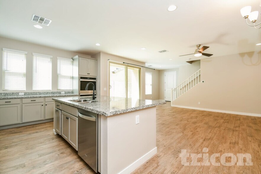 Building Photo - 9314 E Strobe Ave