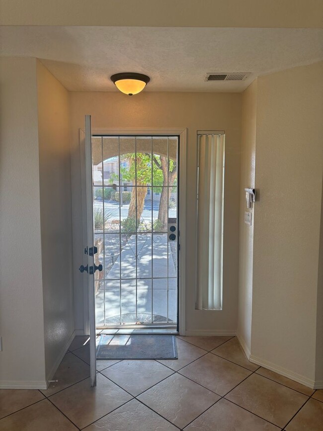 Building Photo - Charming 4-Bedroom Home in a Prime Location!