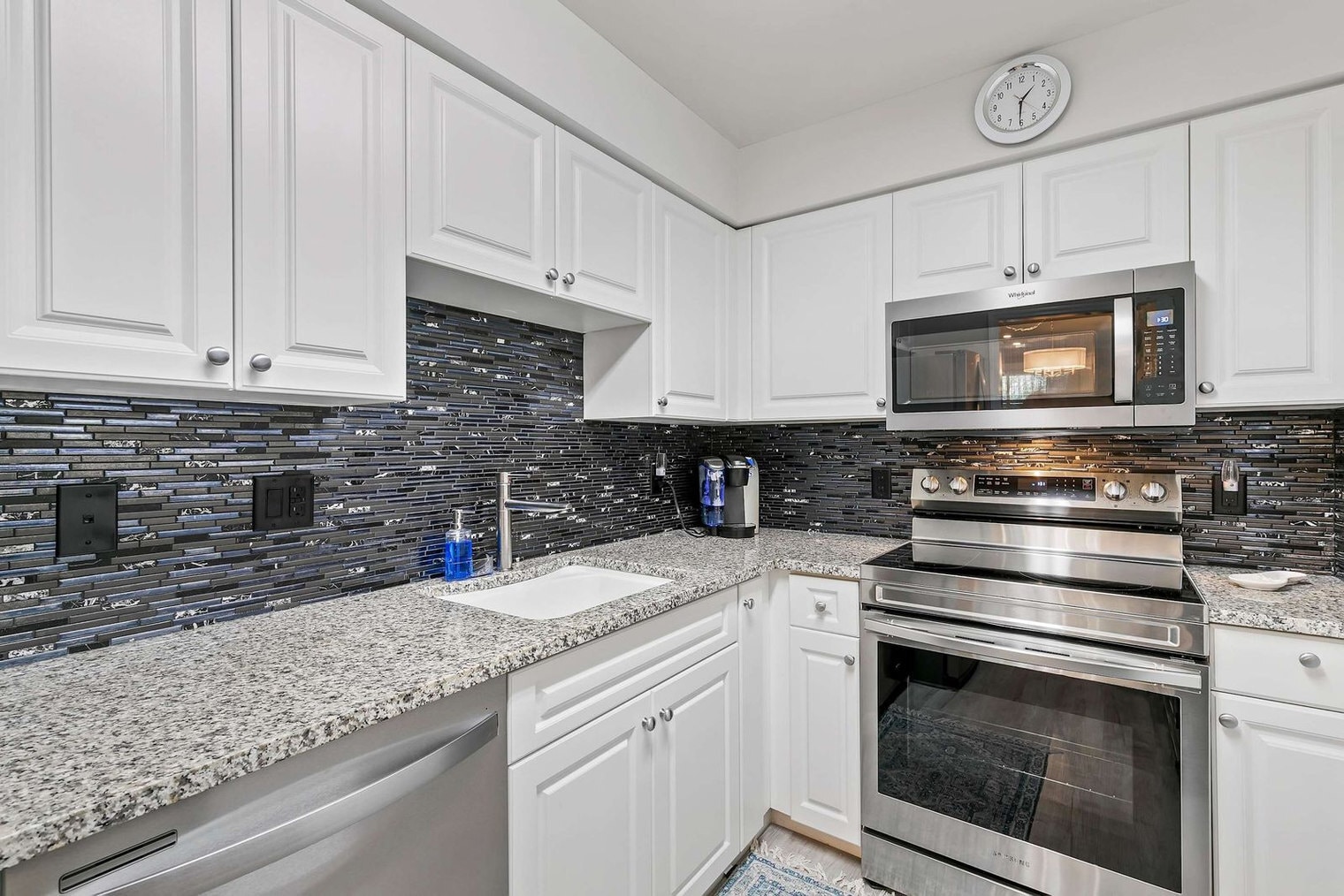 Building Photo - 800 S Golf Dr