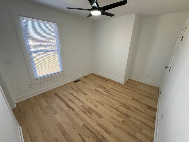 Building Photo - 2 Bedroom - Weiland Park
