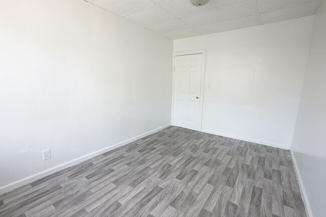 Building Photo - 573 Ave E