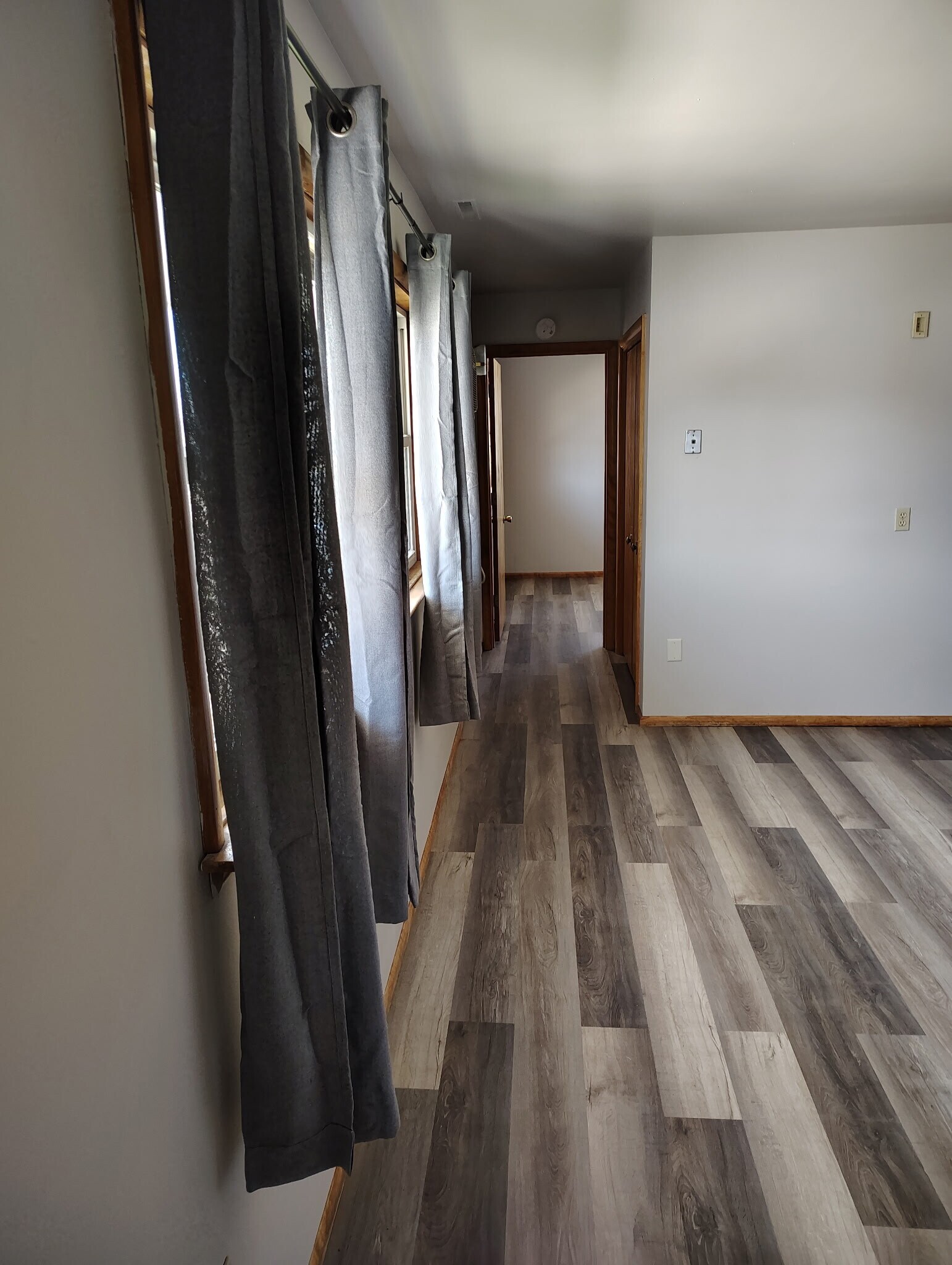 Building Photo - 8 8th St W