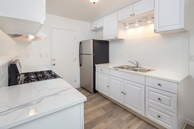 Building Photo - 6740 Sabado Tarde Rd