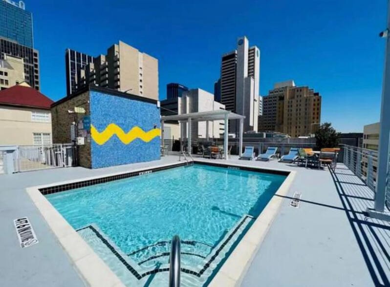 rooftop pool and BBQ - 1122 Jackson St