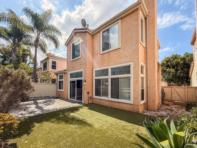 Building Photo - SD: Spacious 3BD/3BA Home in University City with Community Pool, Backyard Patio & 2-Car Garage