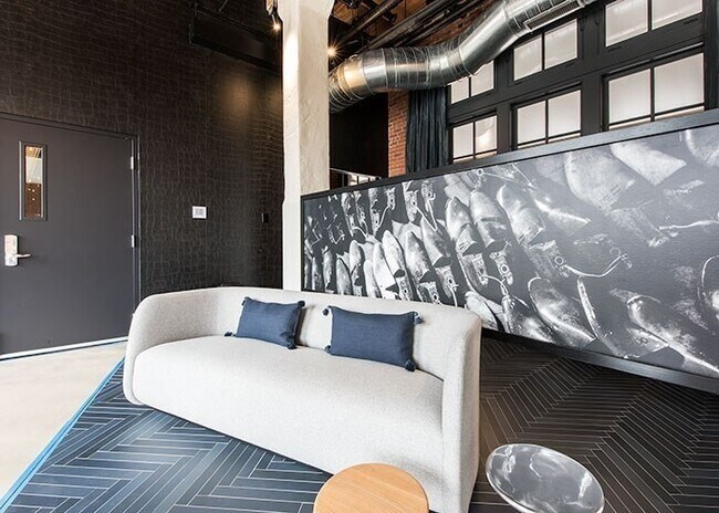 Building Photo - 319 A St