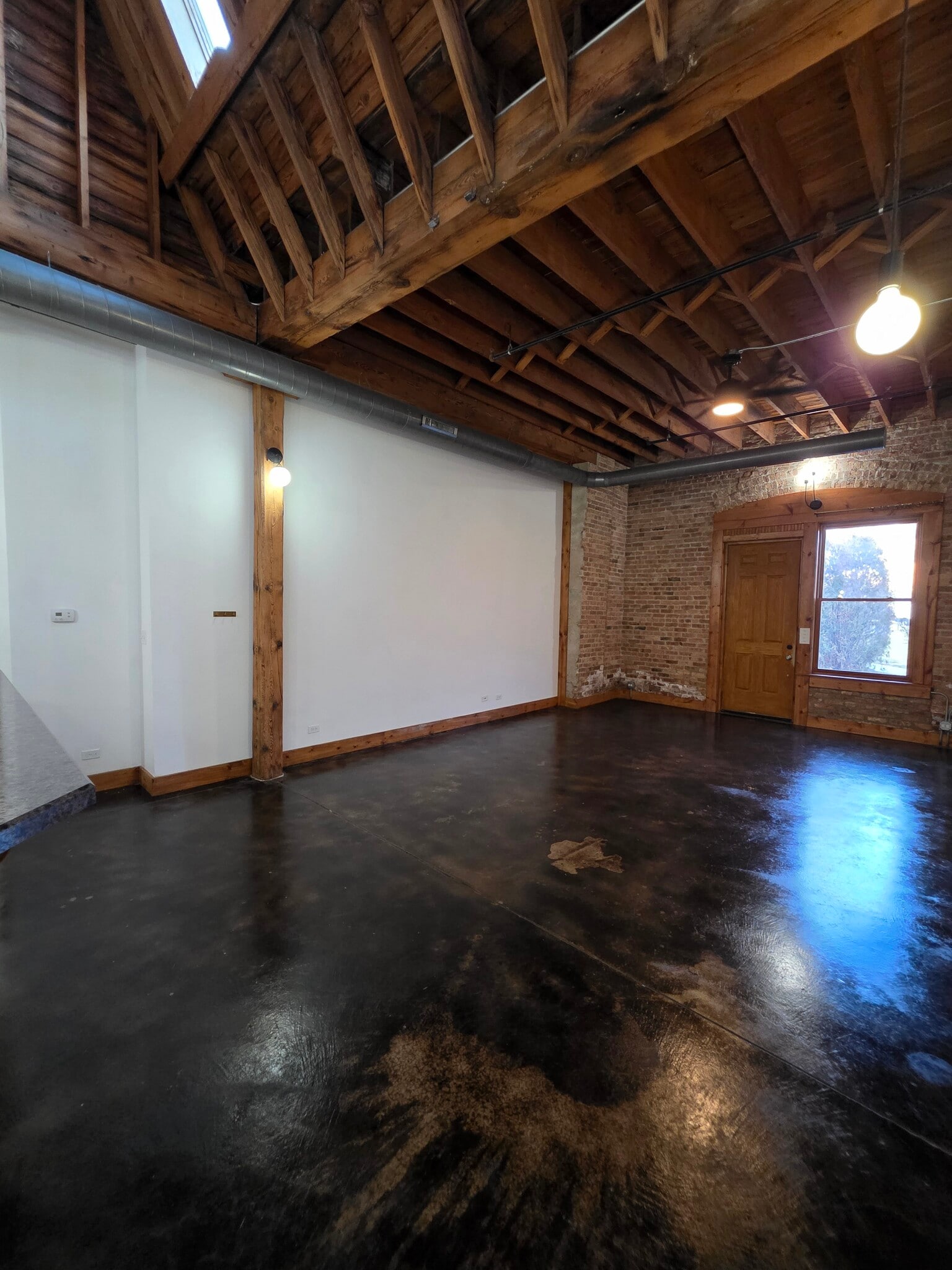 Building Photo - 280 Hutchins Ct