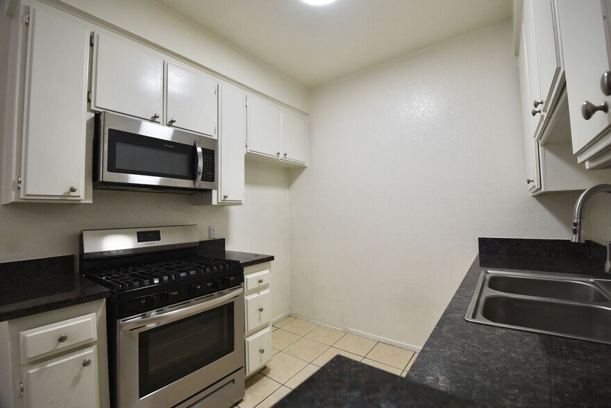 Building Photo - 11107 La Maida St