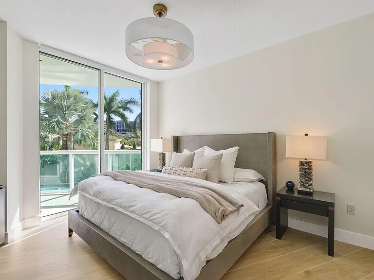 Building Photo - 347 N New River Dr E