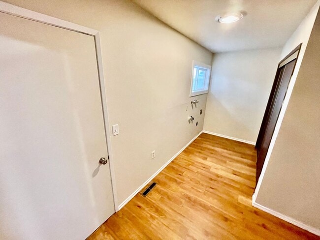 Building Photo - 3 Bedroom, 2 bath home in Sunset Village