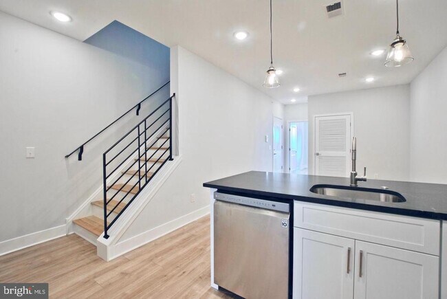 Building Photo - 2132 N 2nd St