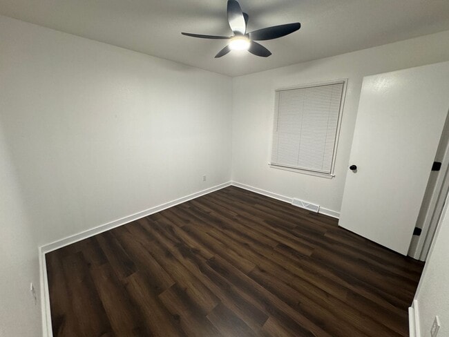 Building Photo - Stunning 4 Bed Newly remodeled!