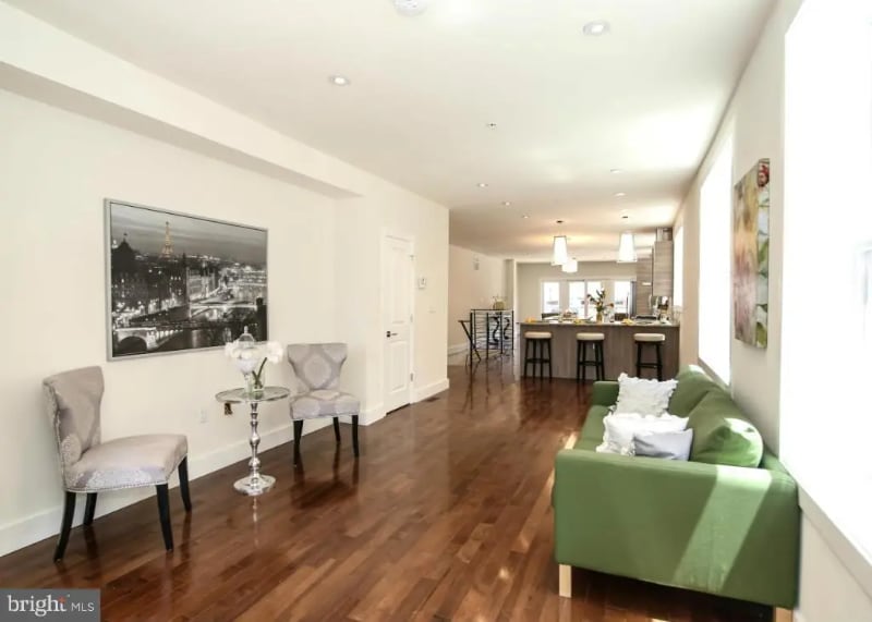 Building Photo - 811-818 8th St NE