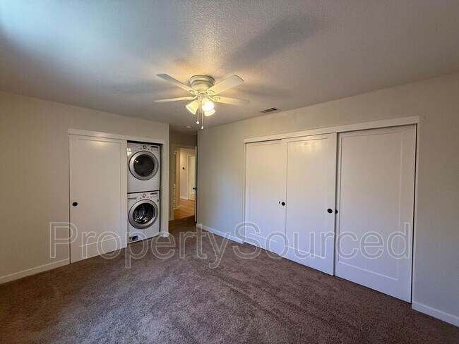 Building Photo - 1251 Middlefield Ave