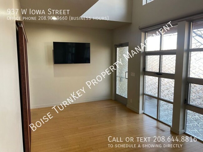 Building Photo - 2 Bed Broadway Ave Townhouse Near BSU!