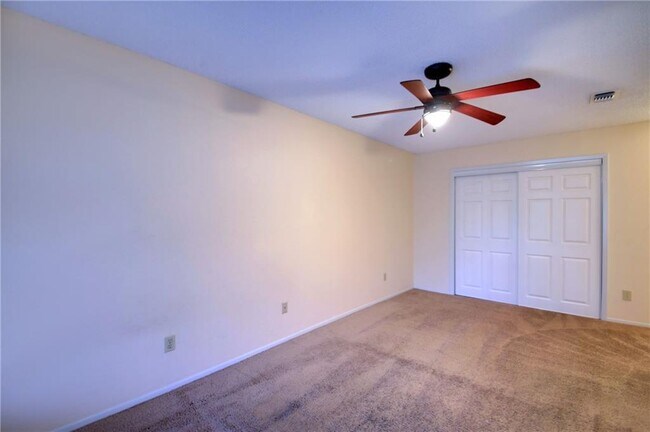 Building Photo - 1015 E Yager Ln