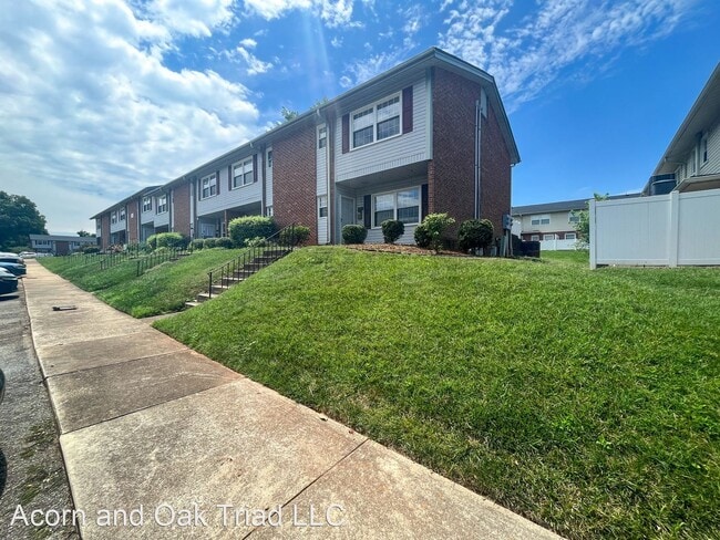 Building Photo - 2 br, 2.5 bath House - 4746 Champion Court