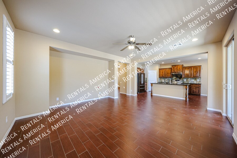 Building Photo - 3575 S Jasmine Dr