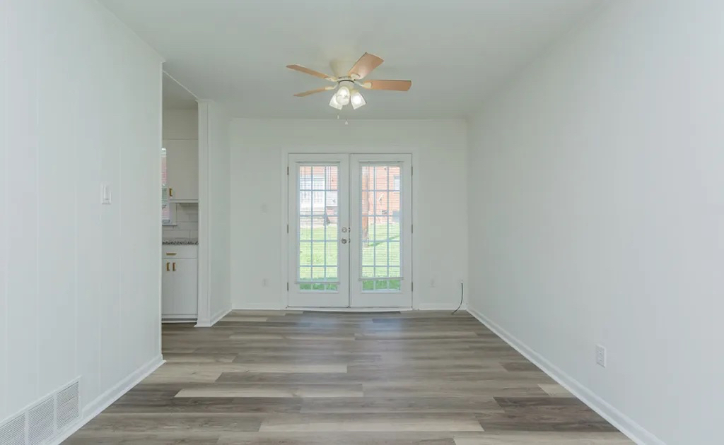 Building Photo - Room in Townhome on Greenbriar Rd