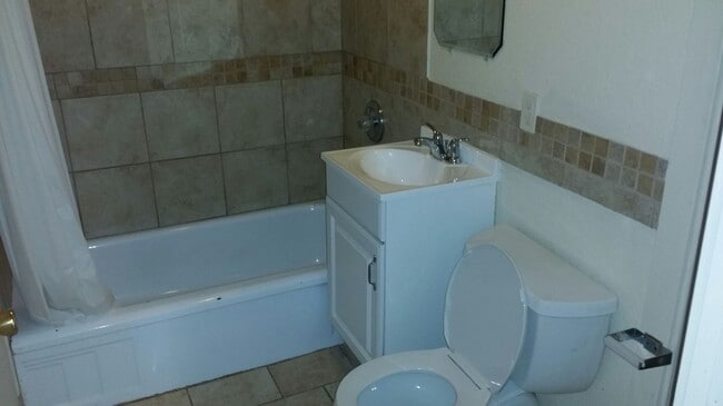 Building Photo - AFFORDABLE 2BR SINGLE FAMILY HOME, HARD SU...