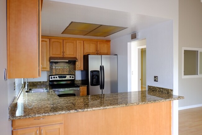 Kitchen - 20235 Northglen Sq