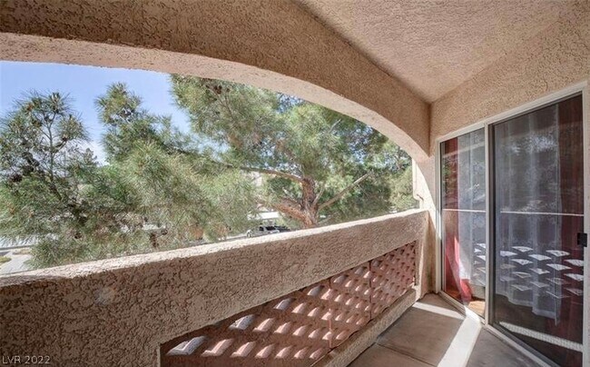 Building Photo - 7400 W Flamingo Rd