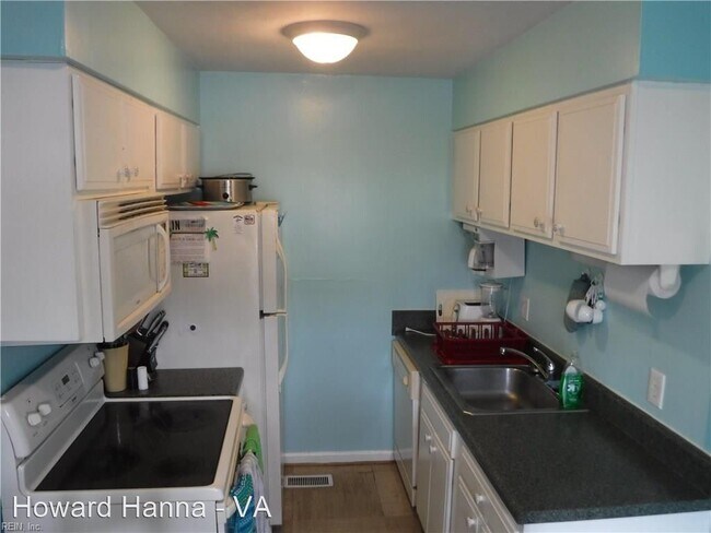 Building Photo - 2 br, 1 bath House - 403 Arctic Avenue #100