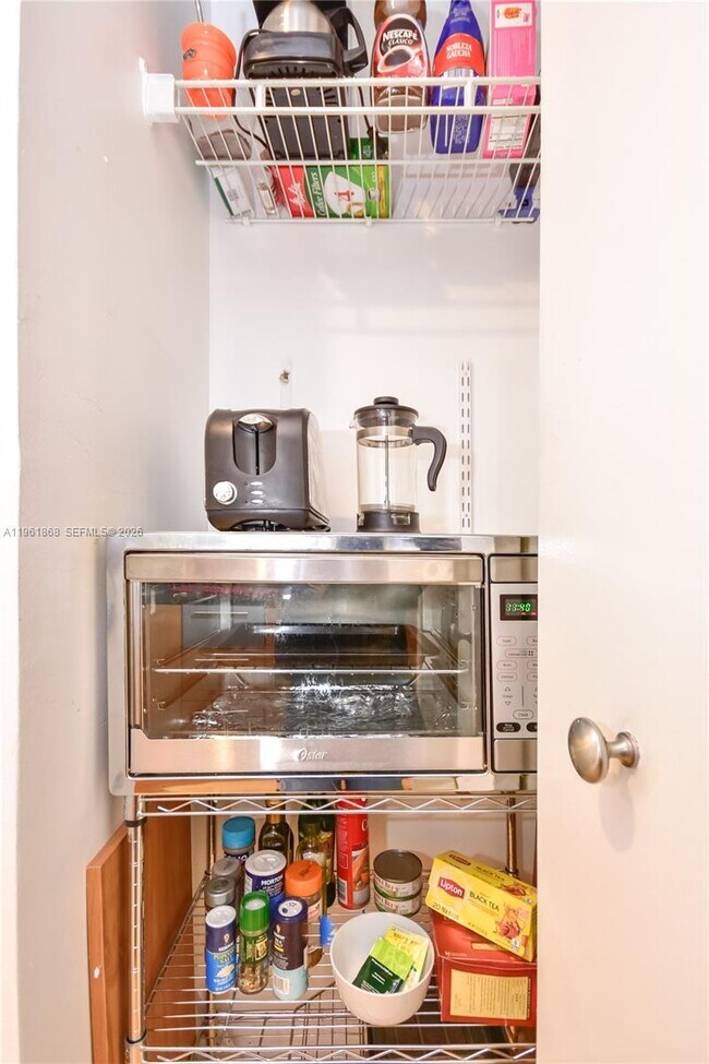 Building Photo - 1750 N Bayshore Dr