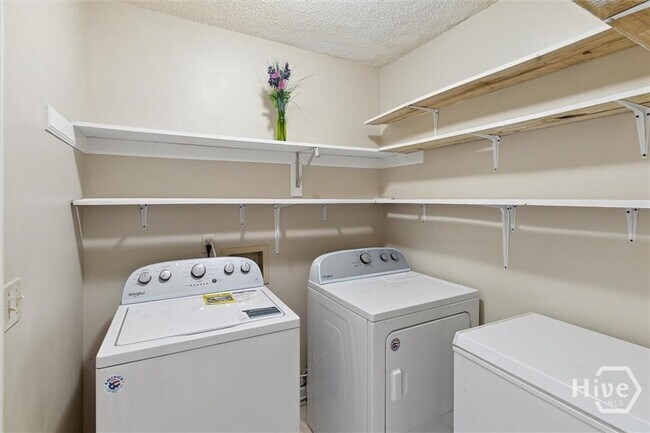 Building Photo - 703 Tray Ct