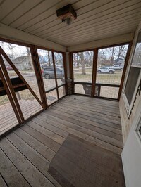 Building Photo - 415 SW Watson Ave