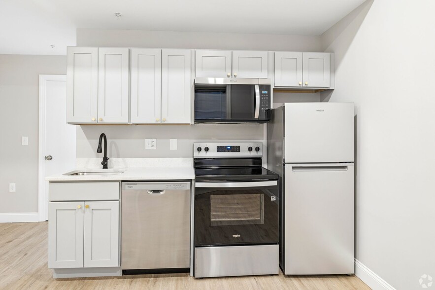 Interior Photo - 306 W Franklin