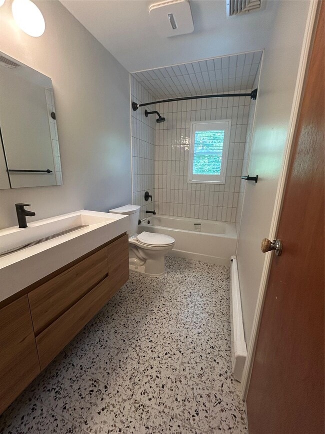 Building Photo - 161 Copiague Pl