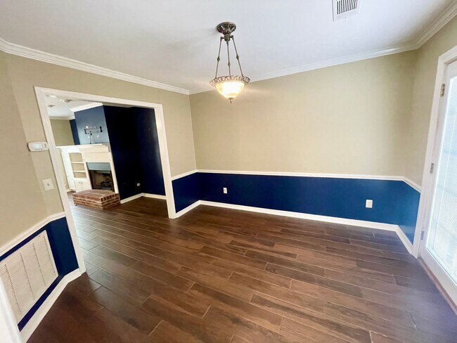 Building Photo - 503 Brookstone Dr