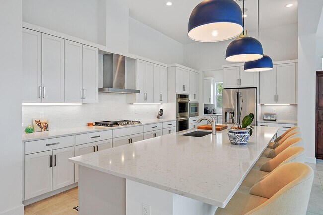 Building Photo - 8270 SE Pennock Trail