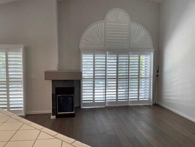 Building Photo - Charming 3-Bedroom Home Backing to Greenway with Golf Course Access