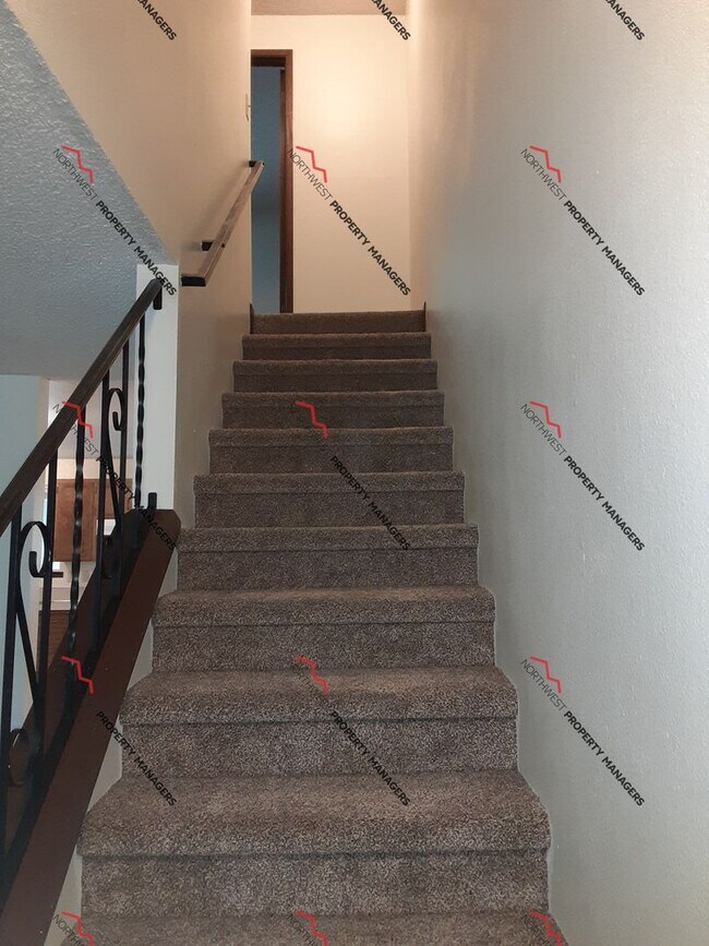 Building Photo - R115