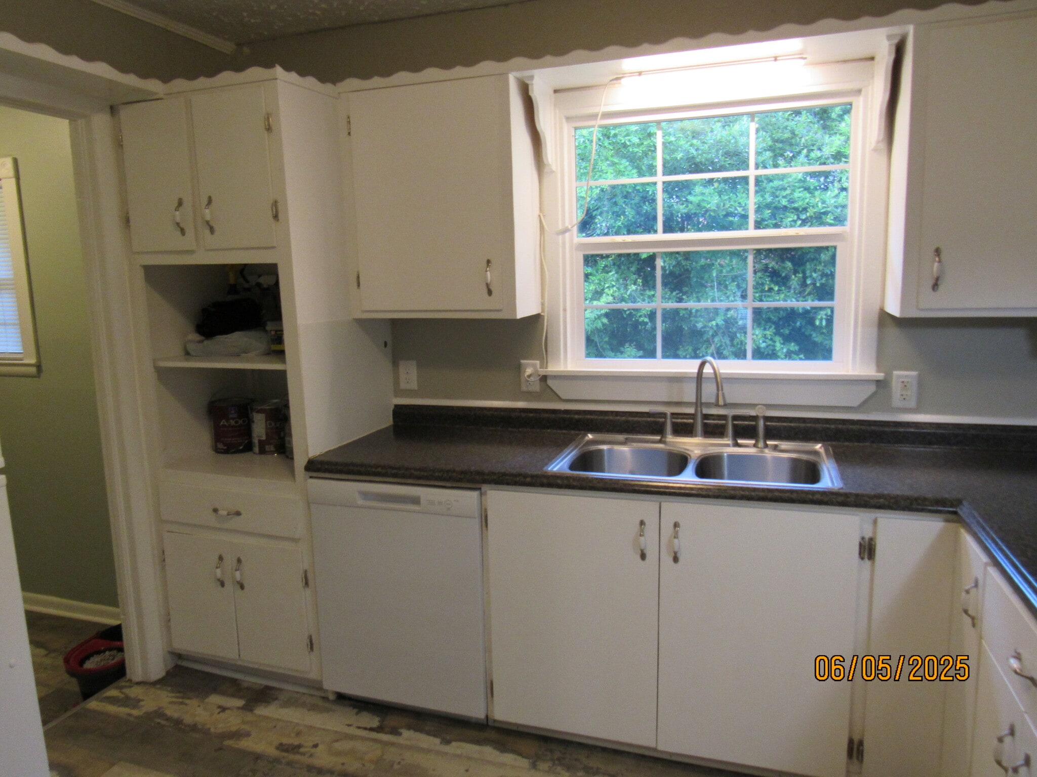 Building Photo - 2215 Macy Ave