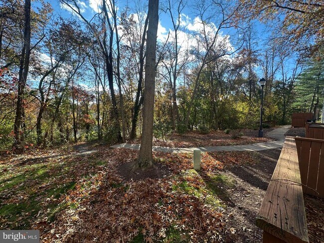 Building Photo - 11445 Deepwood Dr