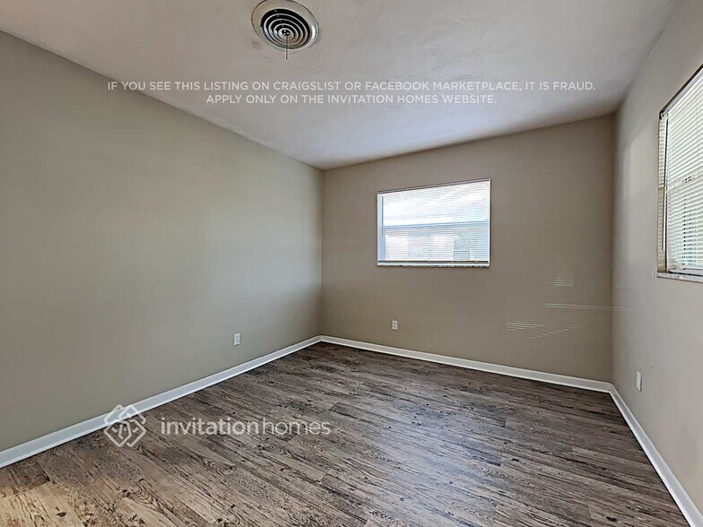 Building Photo - 2332 Harn Blvd