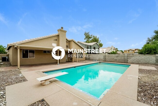 Building Photo - 6730 W Nueva Vista Dr