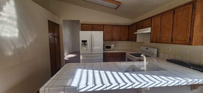 Building Photo - 3 Bedroom Elk Grove Home