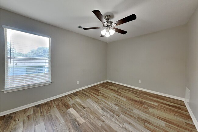 Building Photo - 16968 Scenic Knoll