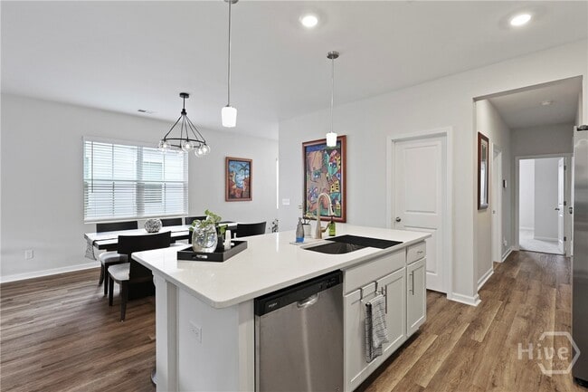 Building Photo - 107 Firefly Cir