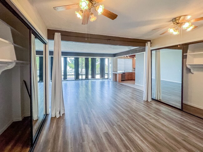 Building Photo - 913 Cycad Dr