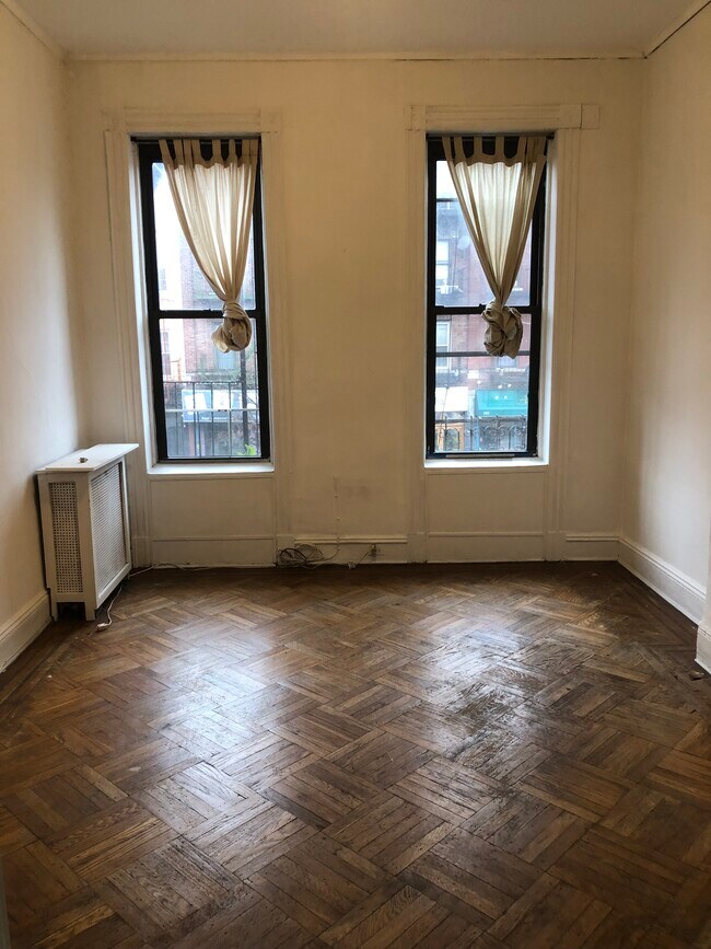 Building Photo - 790 Grand St