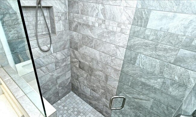 Building Photo - 5360 Hyland Hills Ave